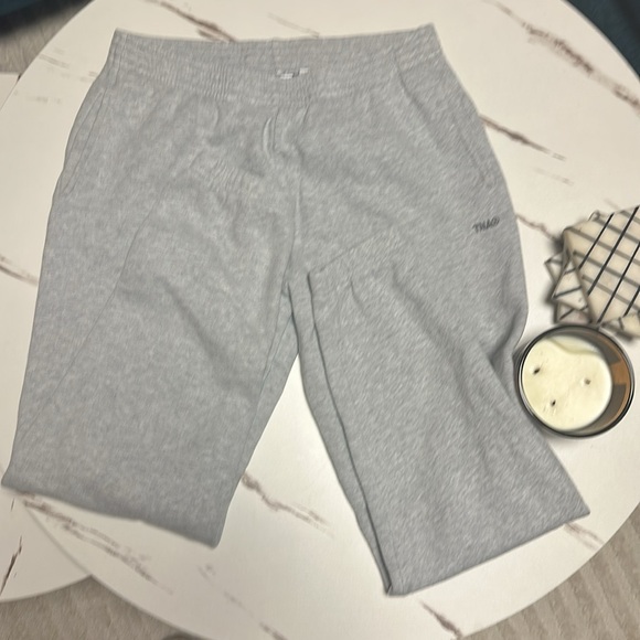 2 x Aritzia TNA Mega Cozy Fleece Swestpant Womens Heather Gray Size XXS and MED - Picture 9 of 11